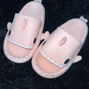 Shark Slides | Light Pink | Size 5-6